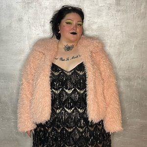 BLUSH PINK FAUX SHEARLING CROP TEDDY JACKET